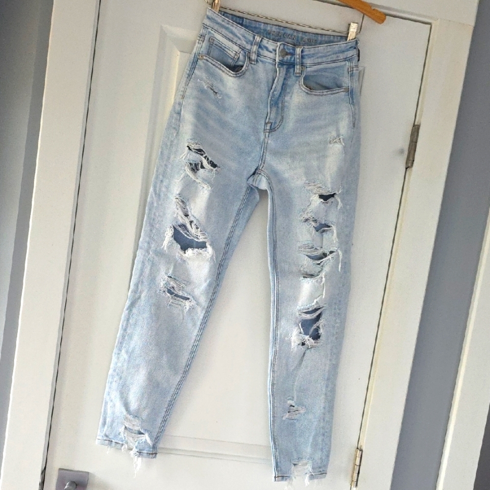 American Eagle Outfitters Light Blue Distressed Mom Jeans
